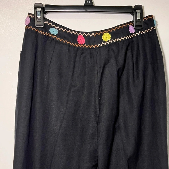 Harry Levine,8, pocketed linen blend, floral, crochet embroidered accents waist - Picture 2 of 8